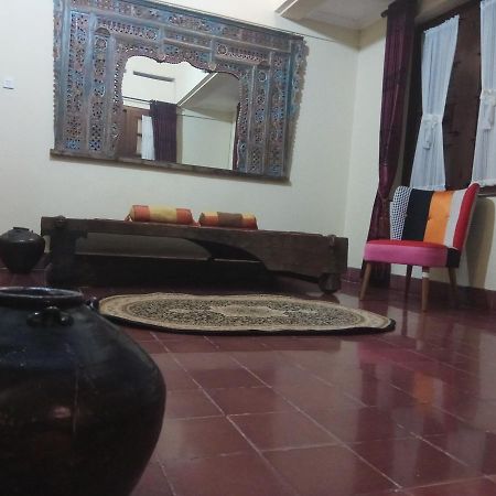 Doeloerkoe Homestay Surakarta  Ngoại thất bức ảnh