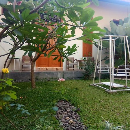 Doeloerkoe Homestay Surakarta  Ngoại thất bức ảnh