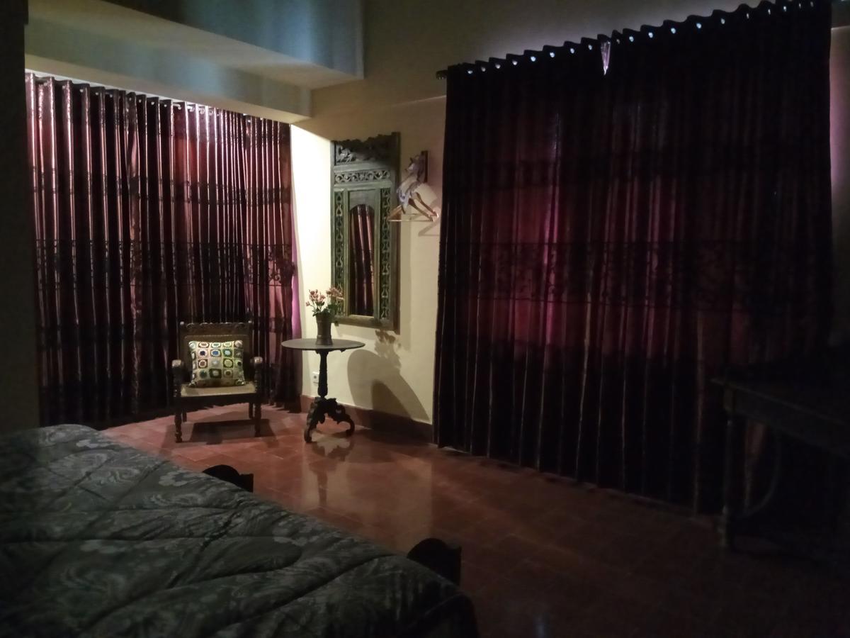 Doeloerkoe Homestay Surakarta  Ngoại thất bức ảnh