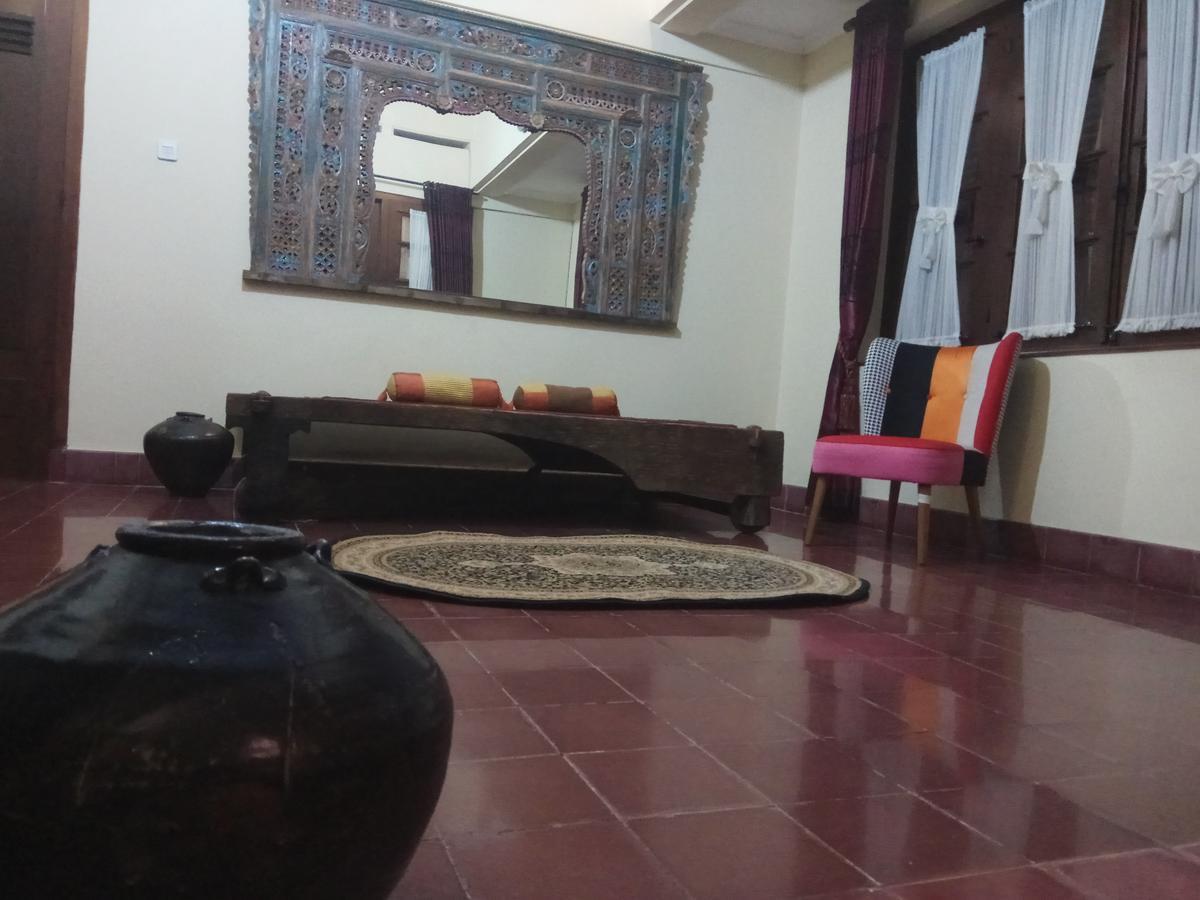 Doeloerkoe Homestay Surakarta  Ngoại thất bức ảnh