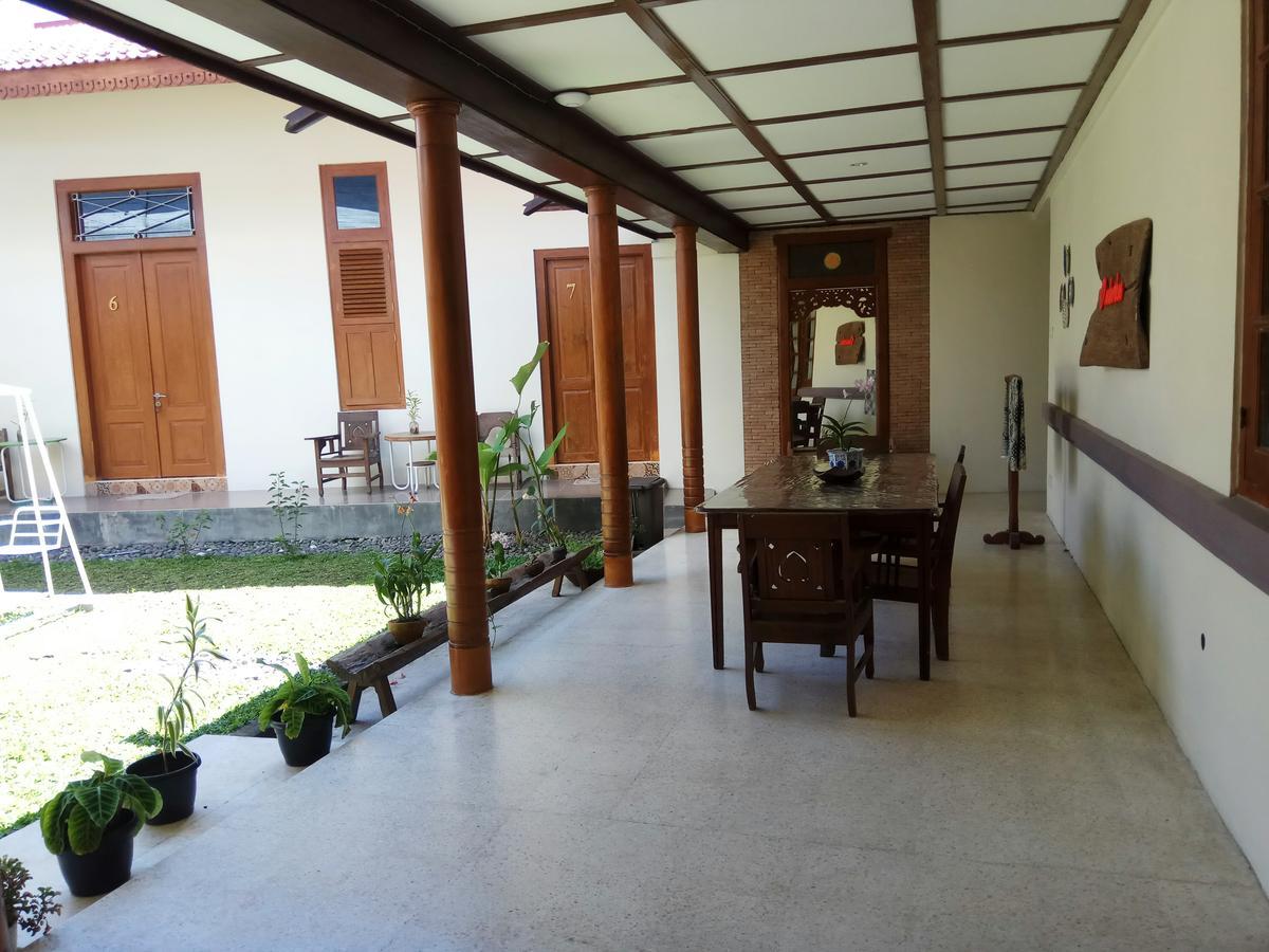 Doeloerkoe Homestay Surakarta  Ngoại thất bức ảnh