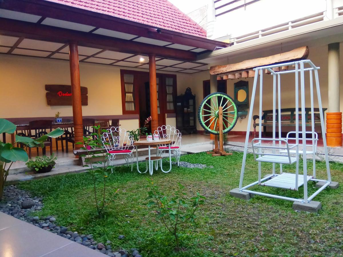 Doeloerkoe Homestay Surakarta  Ngoại thất bức ảnh