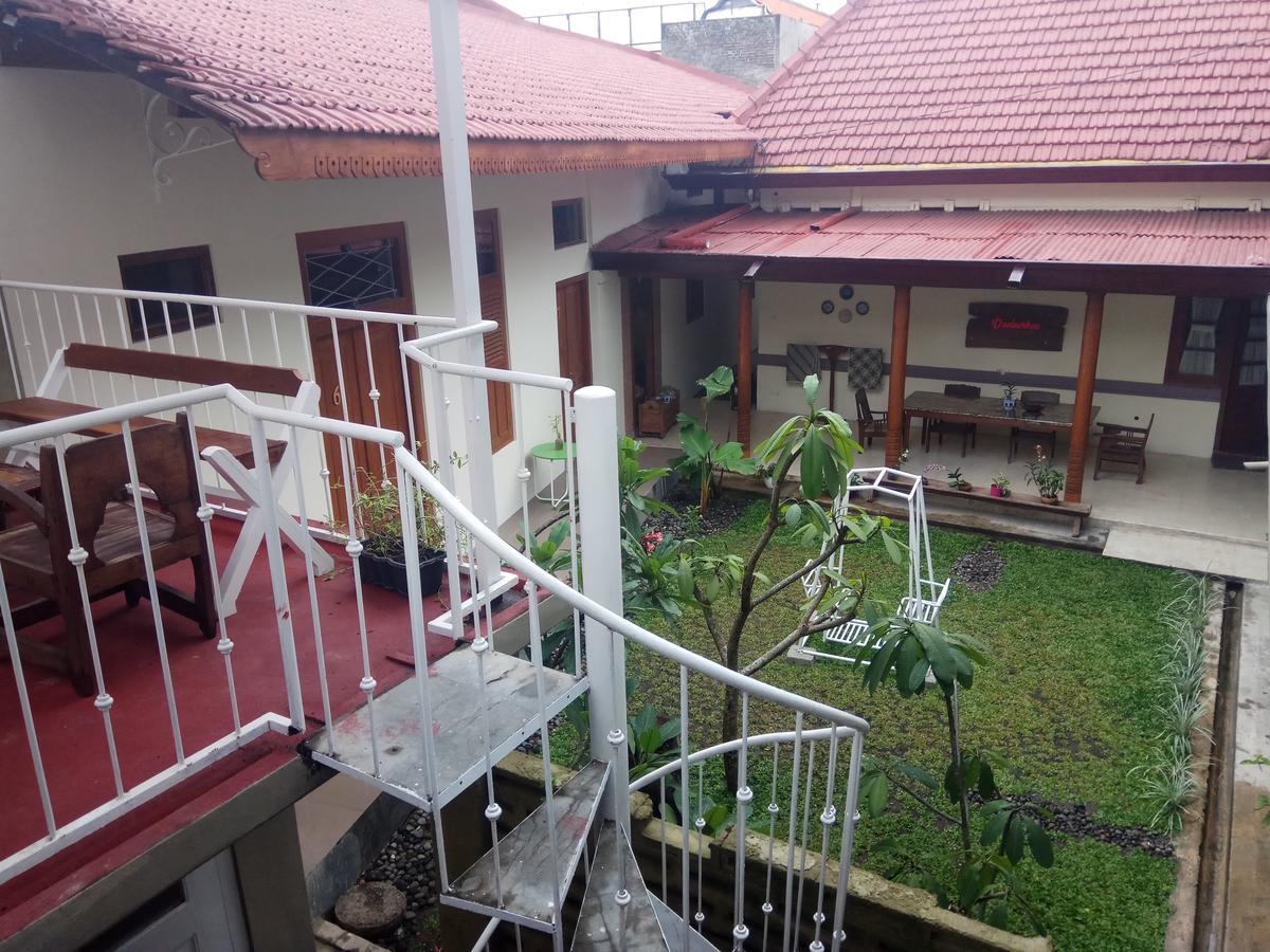 Doeloerkoe Homestay Surakarta  Ngoại thất bức ảnh