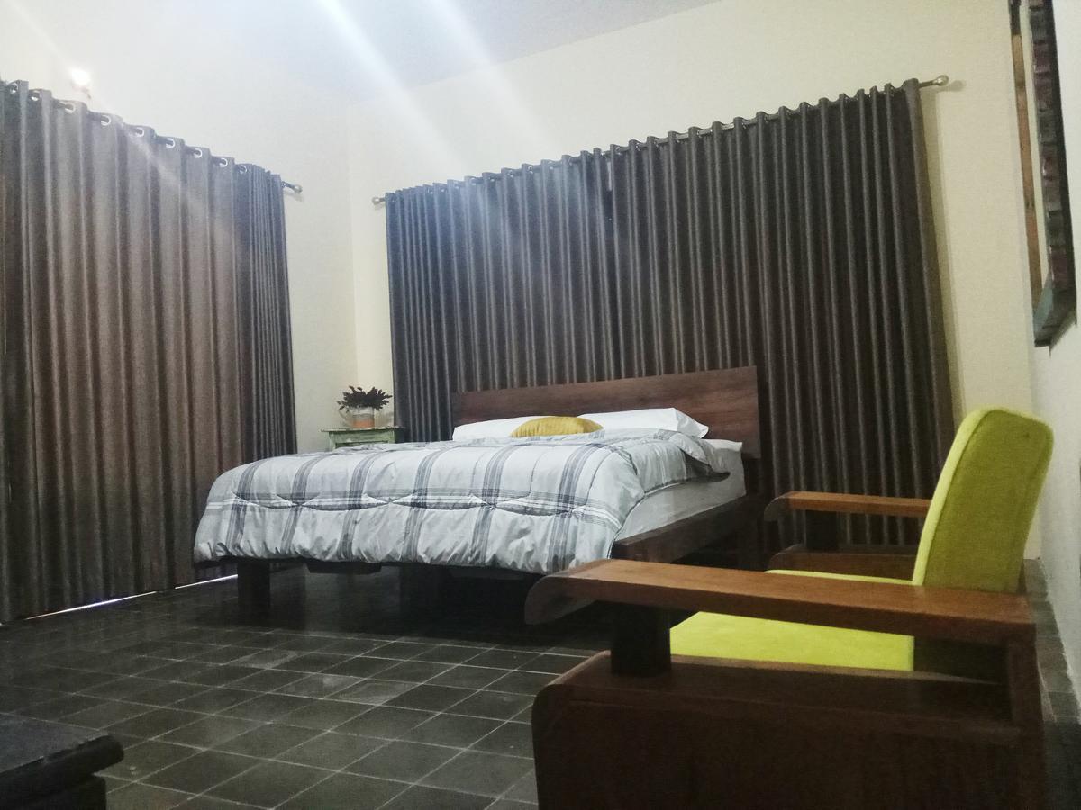 Doeloerkoe Homestay Surakarta  Ngoại thất bức ảnh