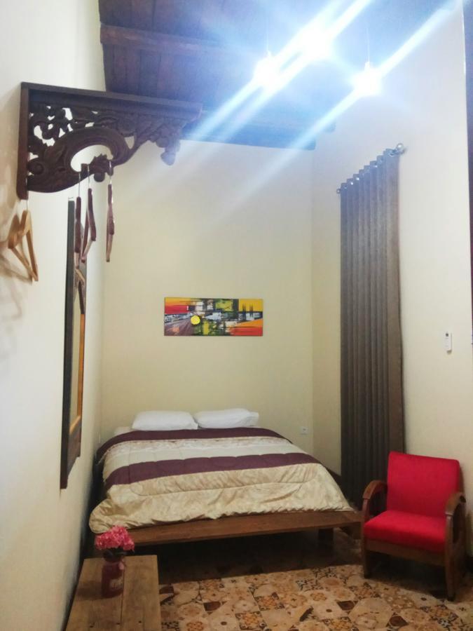 Doeloerkoe Homestay Surakarta  Ngoại thất bức ảnh