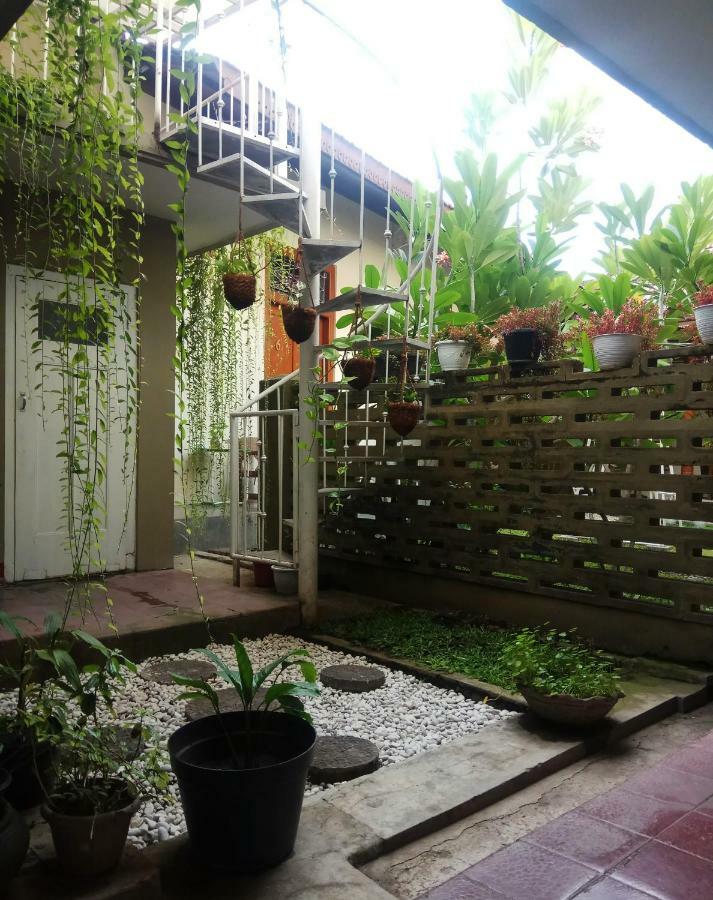 Doeloerkoe Homestay Surakarta  Ngoại thất bức ảnh