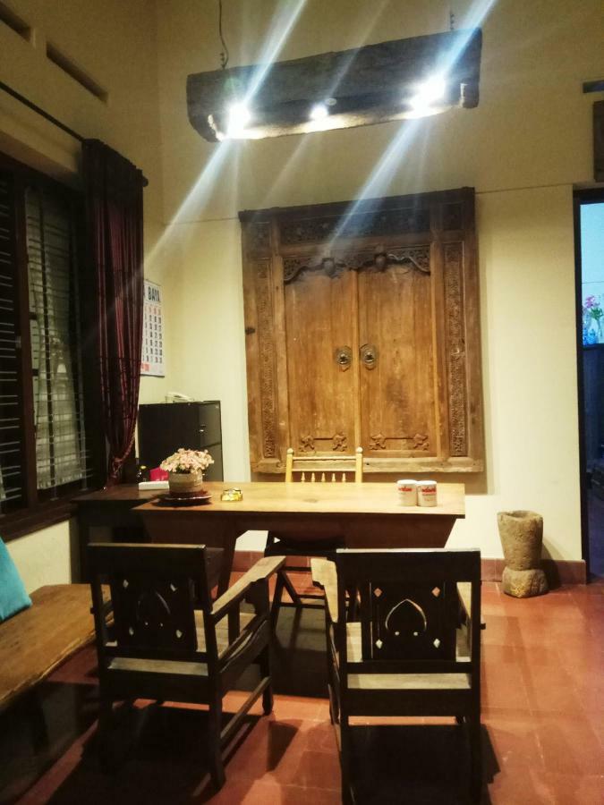Doeloerkoe Homestay Surakarta  Ngoại thất bức ảnh
