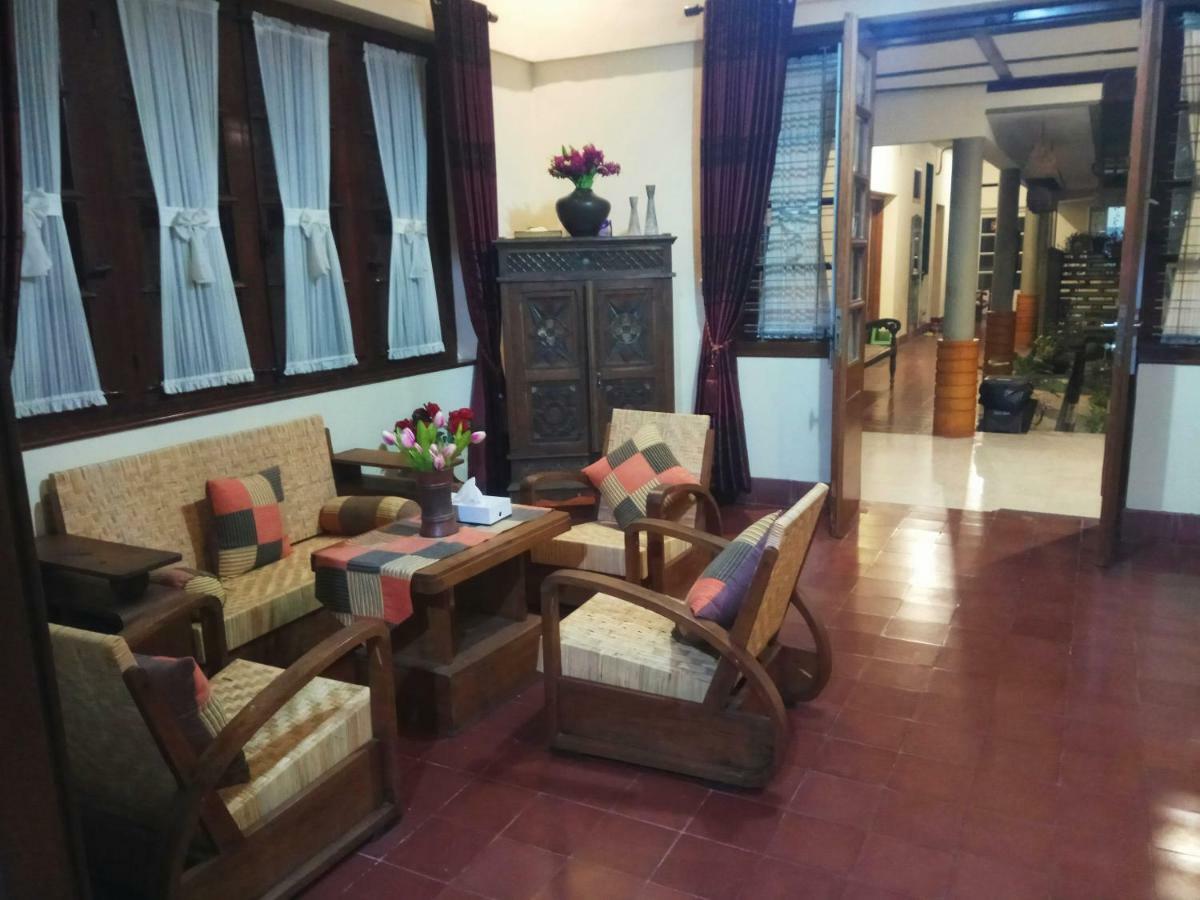 Doeloerkoe Homestay Surakarta  Ngoại thất bức ảnh