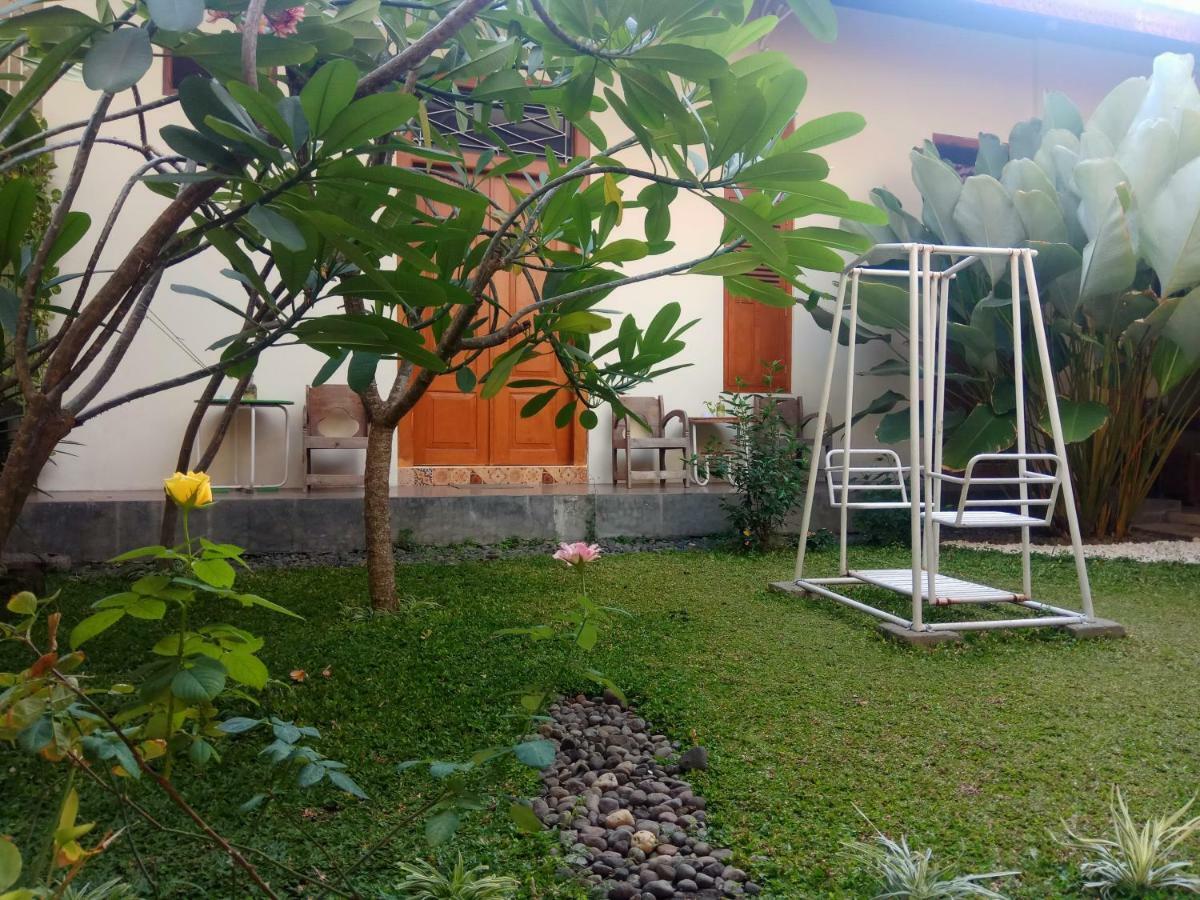 Doeloerkoe Homestay Surakarta  Ngoại thất bức ảnh